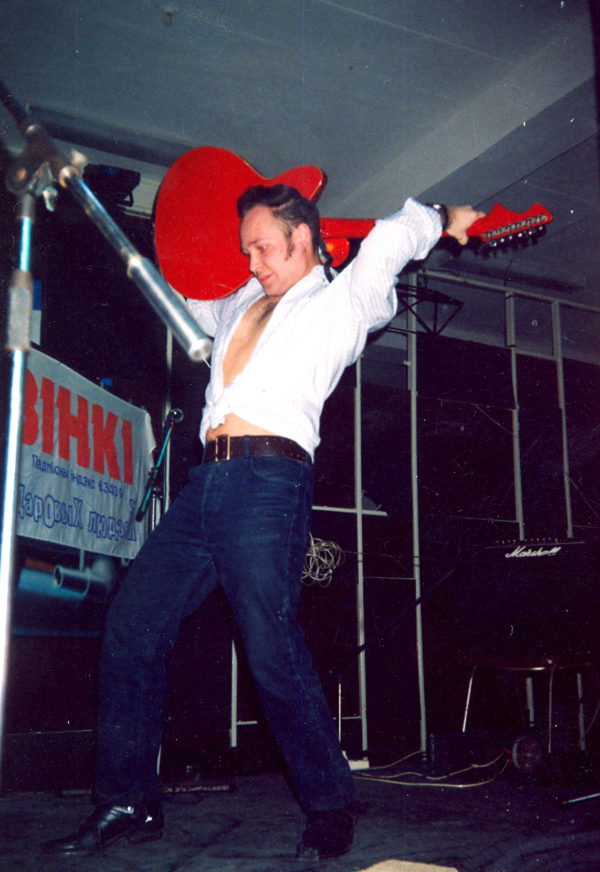Лёха Чыканас, выступ на "Рок-гільяціне", 2000. 